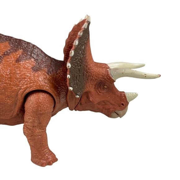 Jurassic World Triceratops Roarivores Dinosaur Action Figure - Sound & Movement - Picture 4 of 8